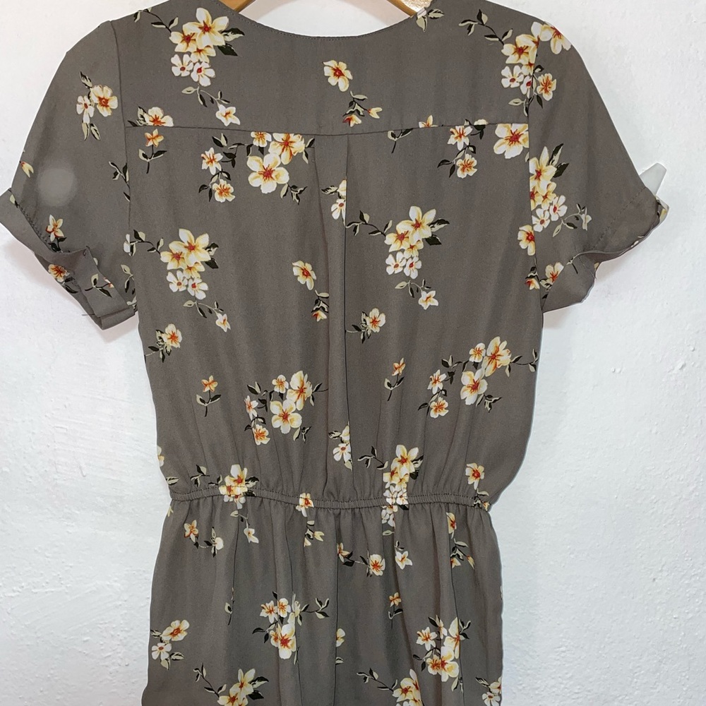 Spring Flower Shirt 🌼🌸🌿 - Picture 4 of 4